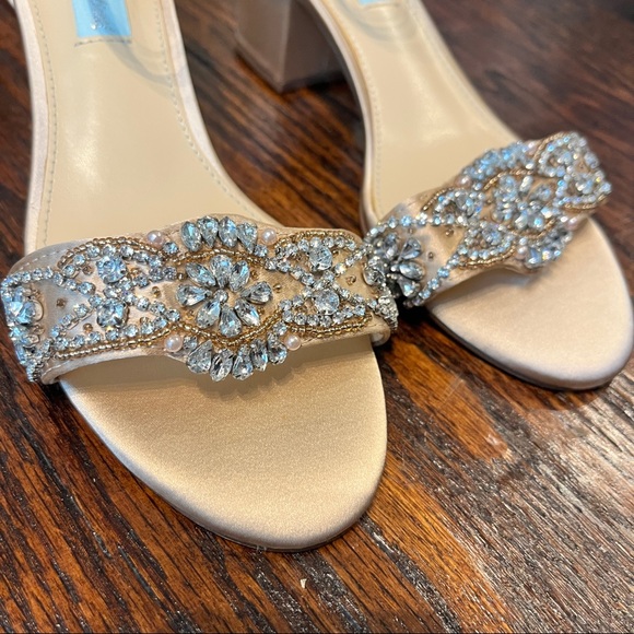 NEW Betsey Johnson Rhinestone Champagne Chunky Heels 6.5 Wedding Party Satin - Picture 6 of 13